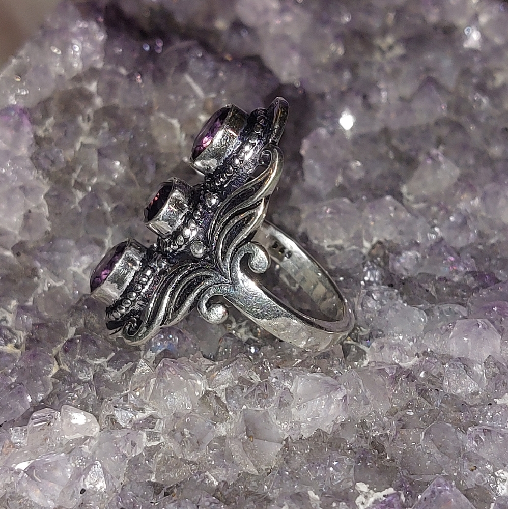 Triple Stone Amethyst Vintage Style Ring Size 8 - Picture 6 of 7